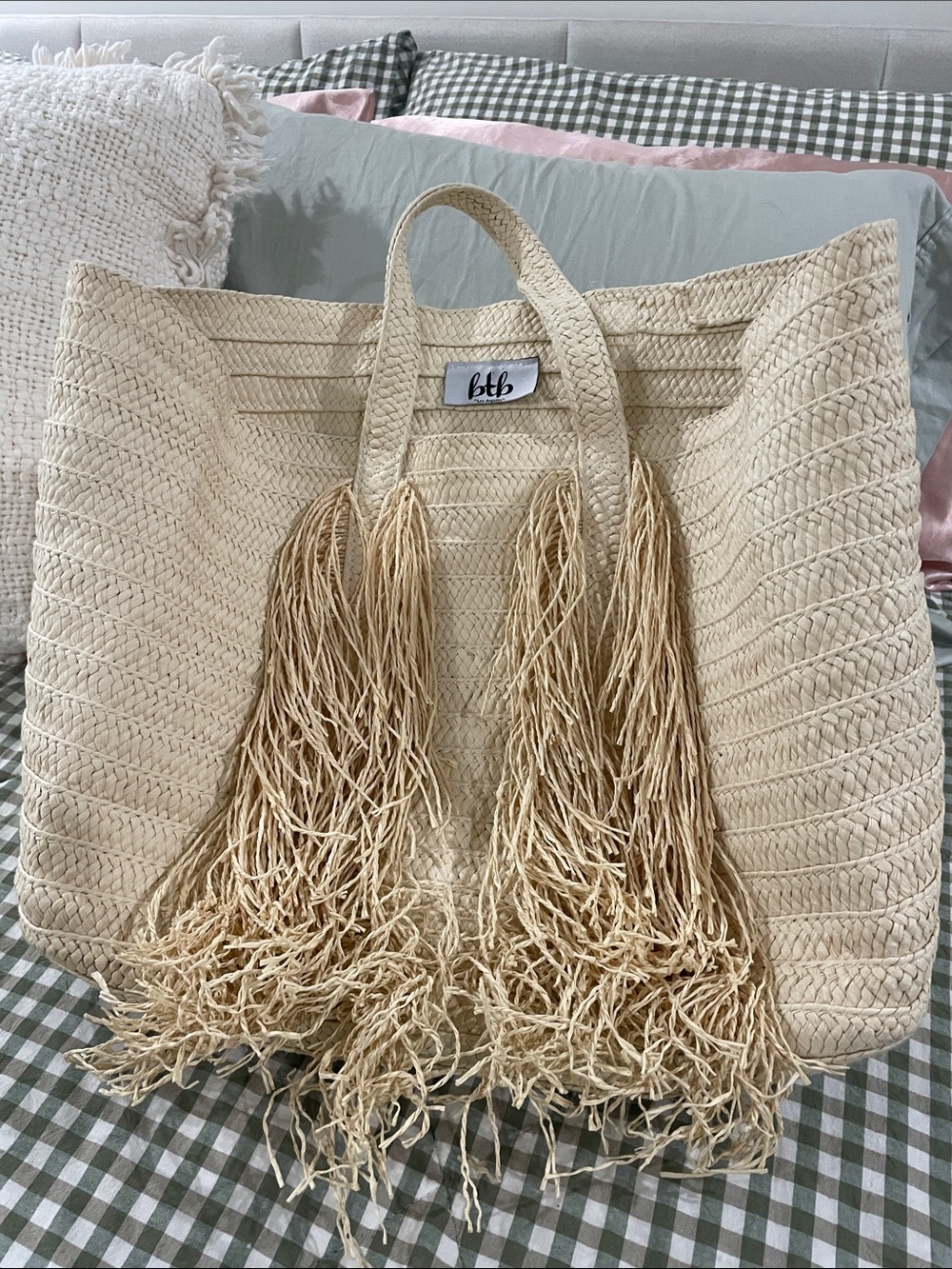 BTB Los Angeles Natural Straw Tassel Tote Bag - Cream- Good condition! - Picture 2 of 5